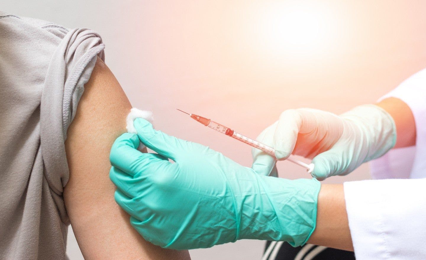 Study: Vaccinated Patients Less Likely to Need Critical Care During Omicron Surge