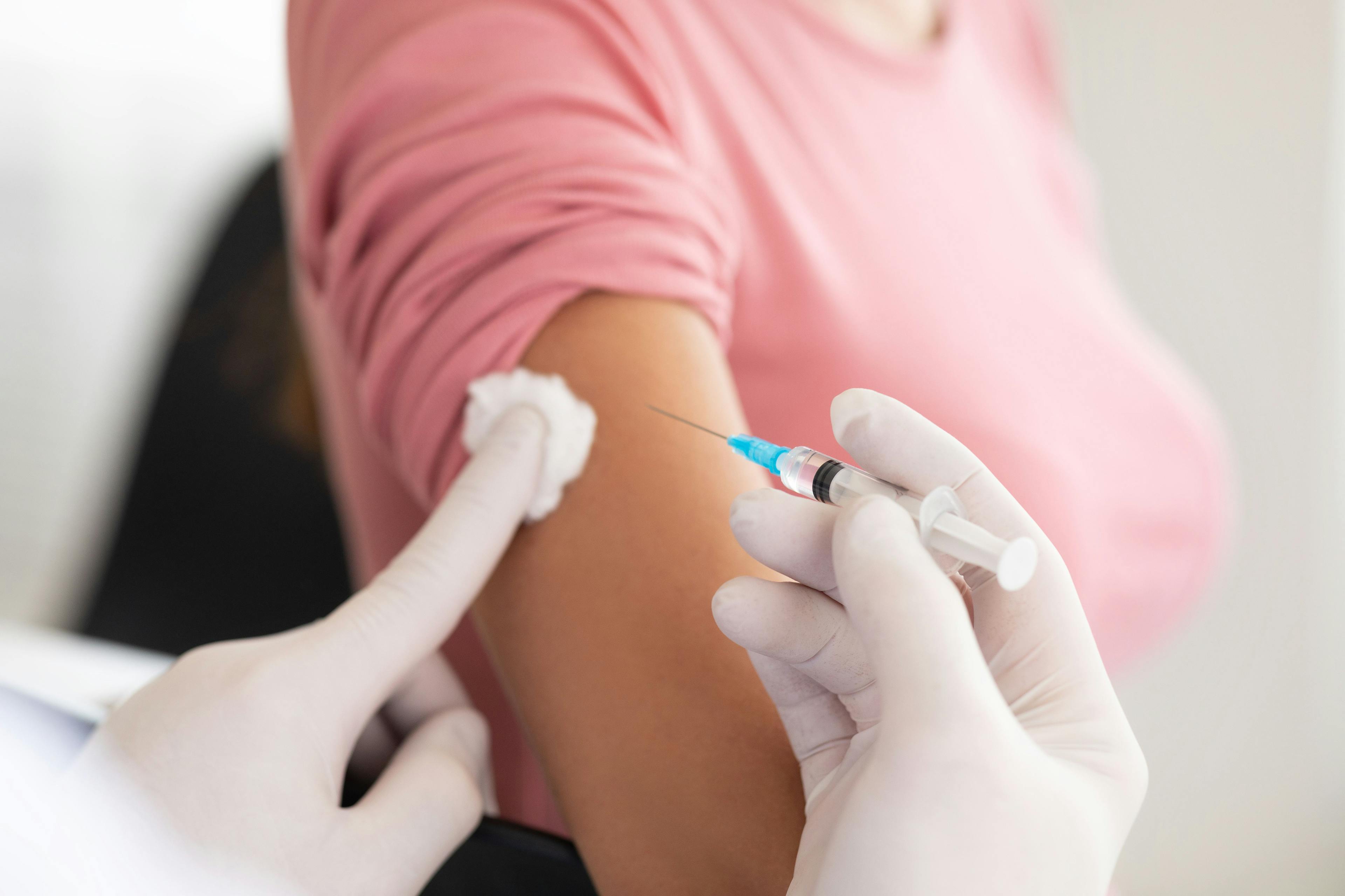 Woman receiving vaccination | Prostock-studio | stock.adobe.com