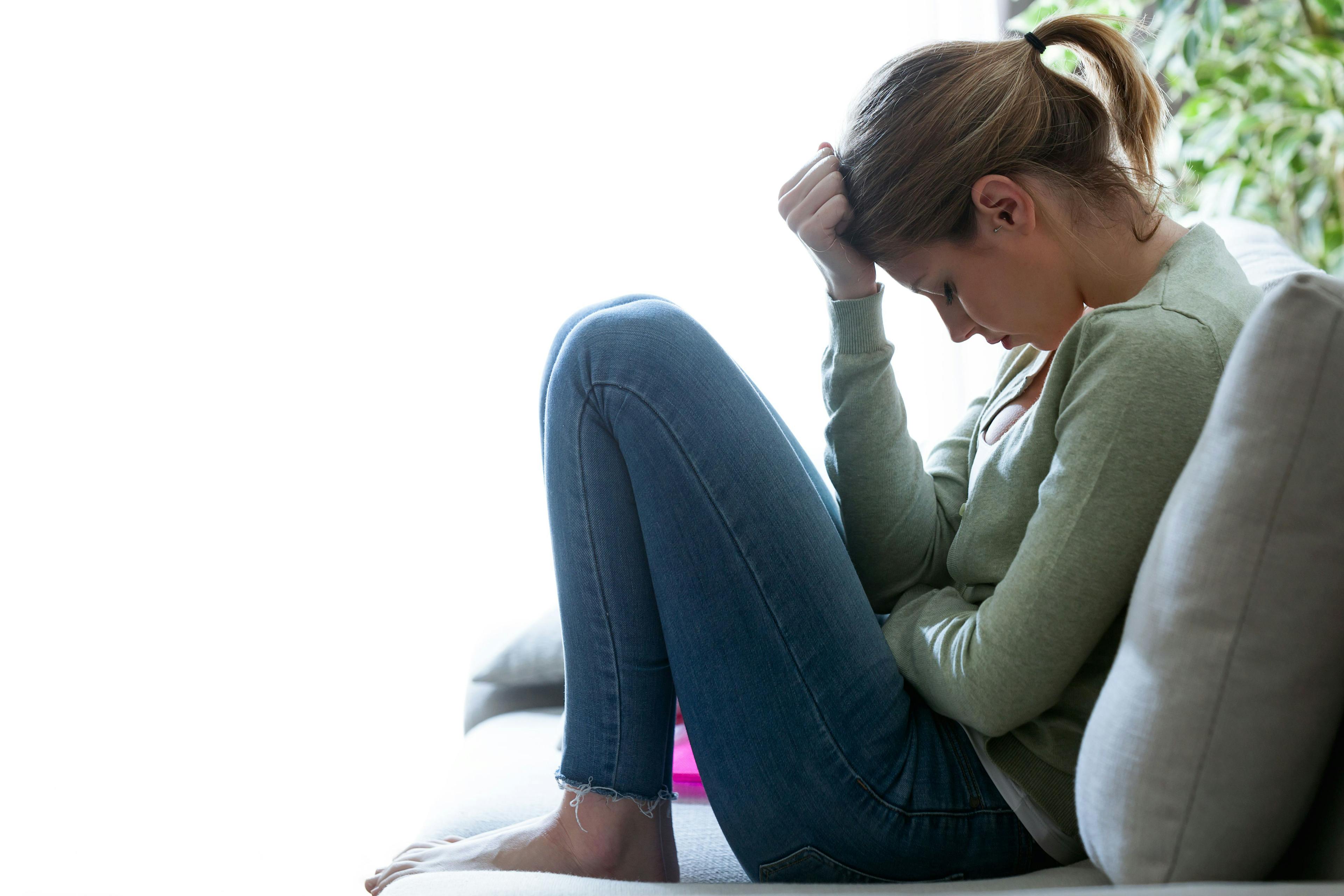 Depressed, anxious woman | nenetus | stock.adobe.com